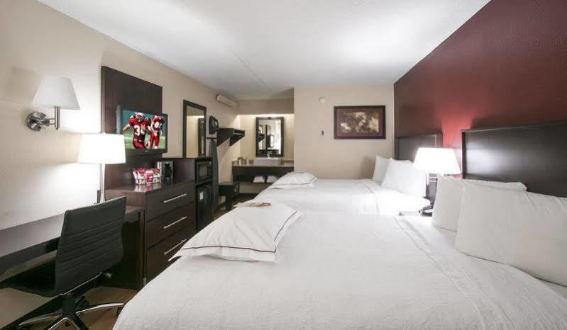 Red Roof Inn Plus+ West Springfield Dış mekan fotoğraf